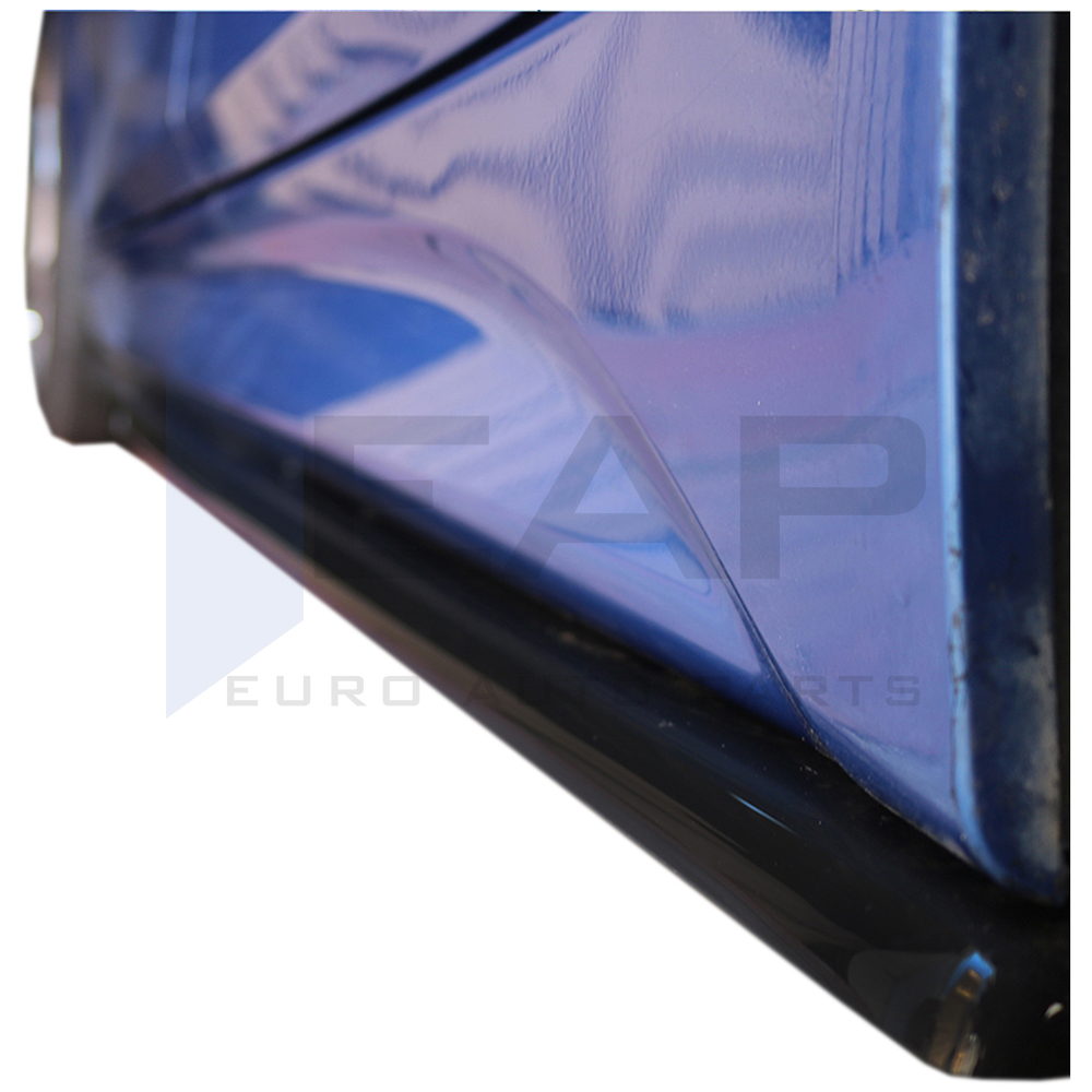 Vehicle side skirts