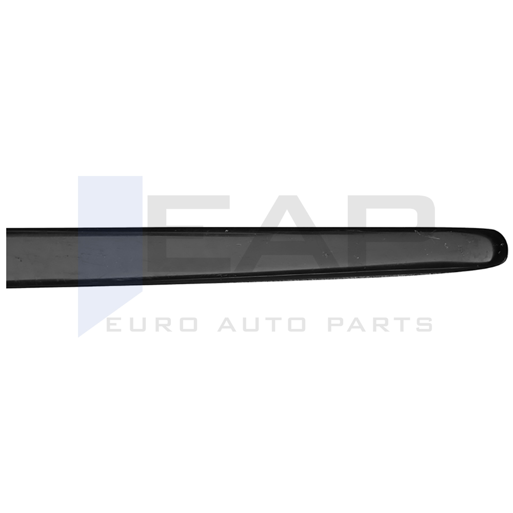 Vehicle side skirts