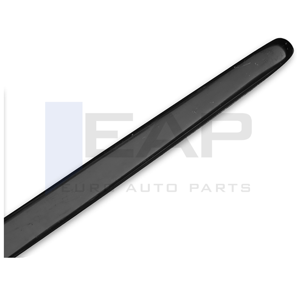 Vehicle side skirts