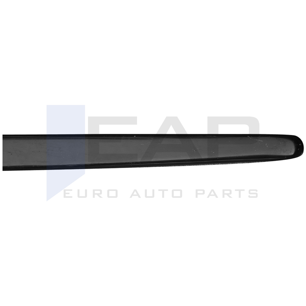 Vehicle side skirts