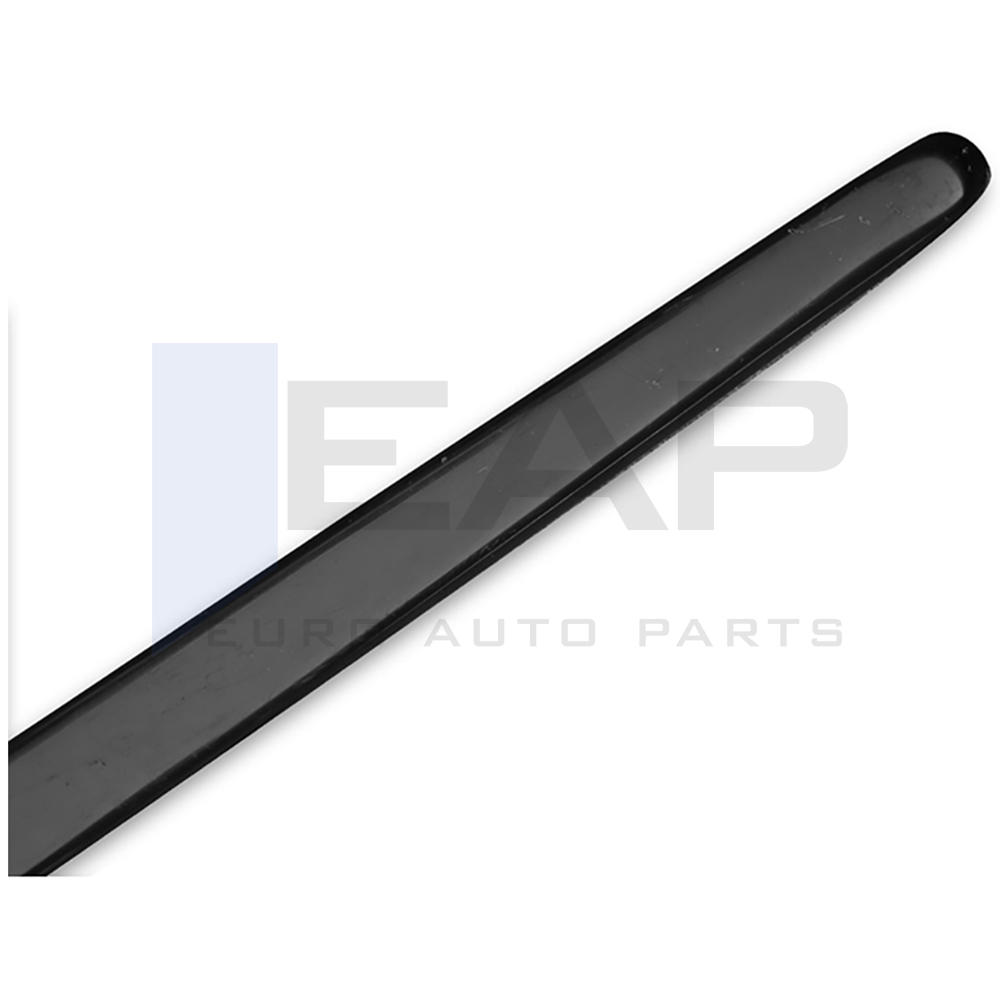 Vehicle side skirts